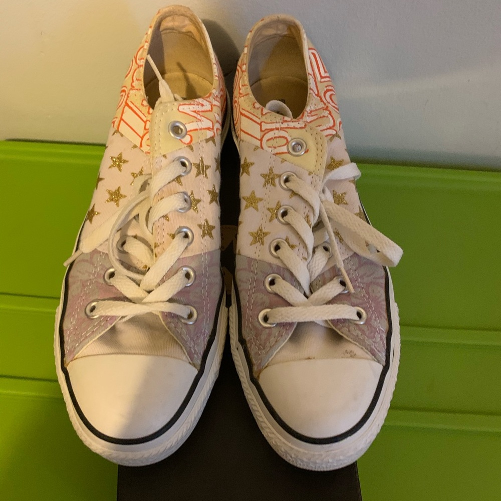 Graphic Converse - Picture 2 of 3